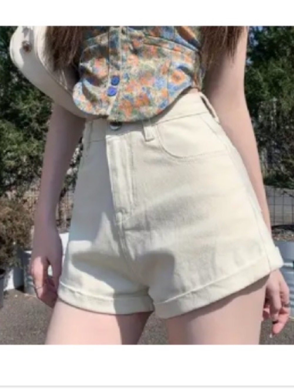 Women's High-Rise Cream Denim Shorts - Picture 3 of 3